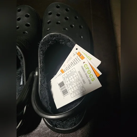 Comfortable Size 9 black Crocs brand clogs with soft fuzzy lining. NEW! - Picture 3 of 10